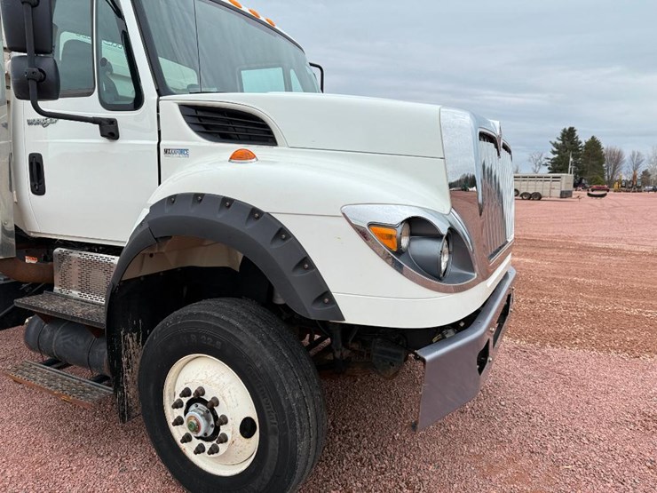 international-7600-image-24