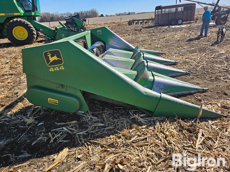 john-deere-444-image-4