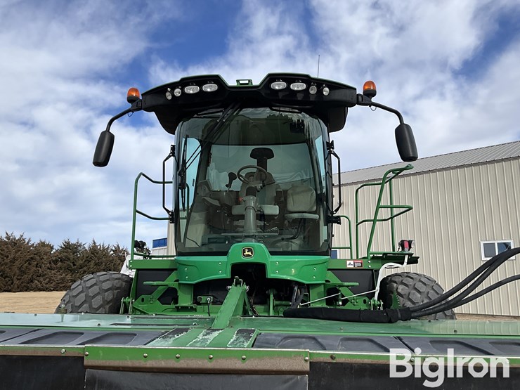 2017-john-deere-w235-image-11