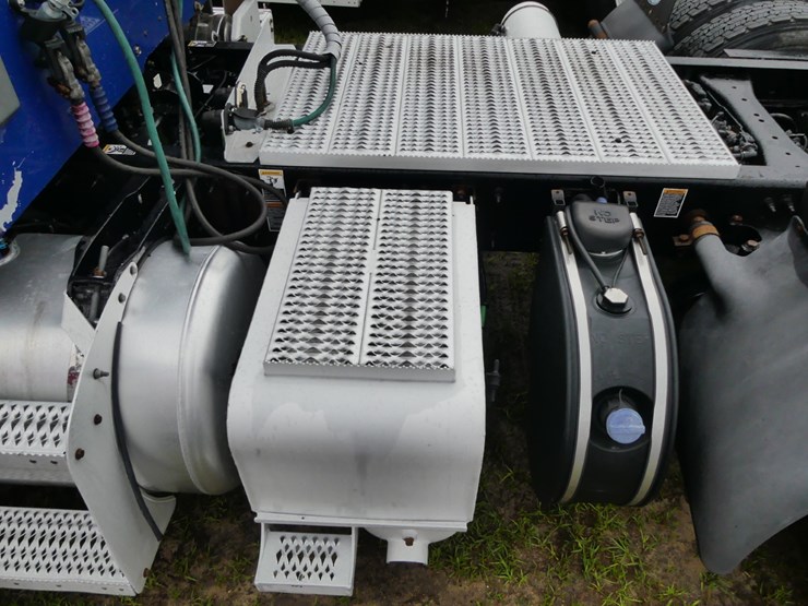 2017-peterbilt-579-image-9