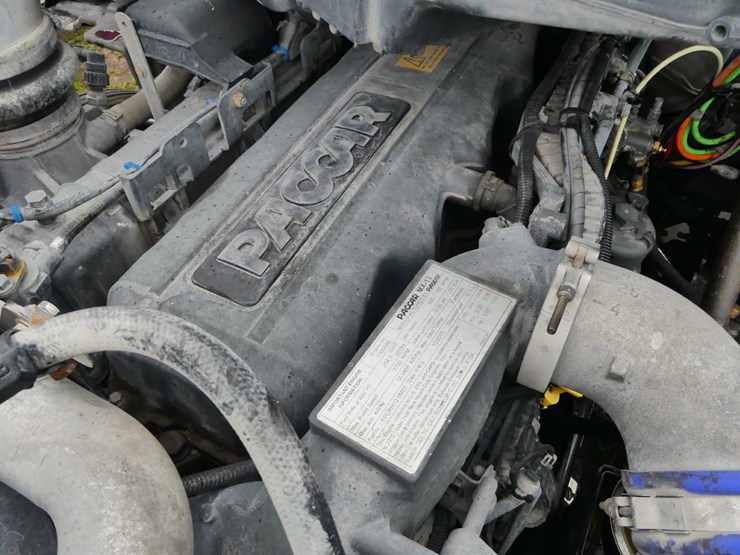 2017-peterbilt-579-image-18