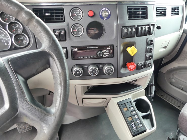 2018-peterbilt-579-image-16
