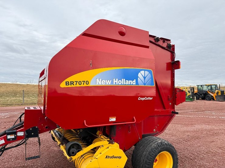new-holland-br7070-image-10