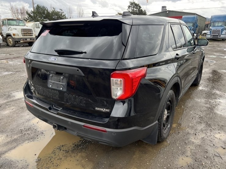 2020-ford-explorer-image-4