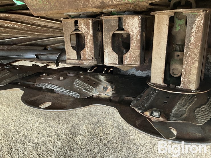 2017-john-deere-w235-image-14