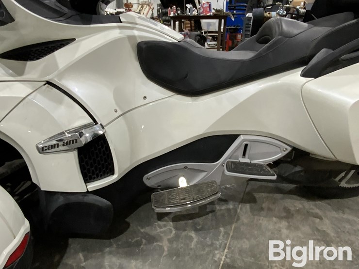 2011-massey-ferguson-730-image-14