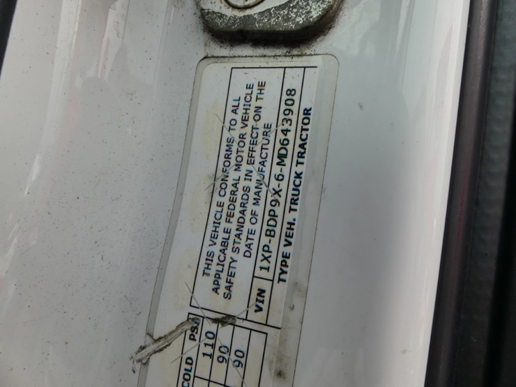 2021-peterbilt-579-image-16