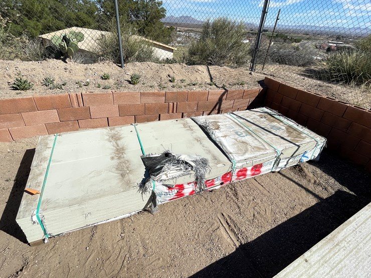 #4347-•-(appx.-160-pieces)-allura-12"-primed-fiber-cement-lap-siding-image-1