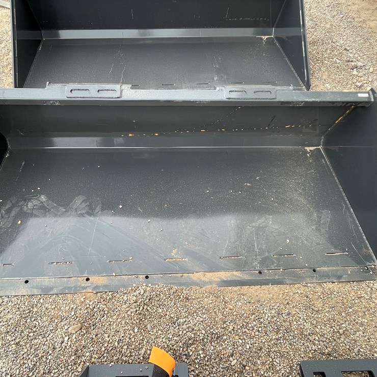 #4327 • Unused 2026 Wolverine Skid Steer Track Duty Bucket Attachments