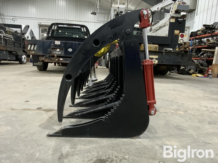 2025-massey-ferguson-730-image-16