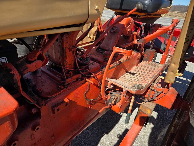 case-730-tractor-image-11