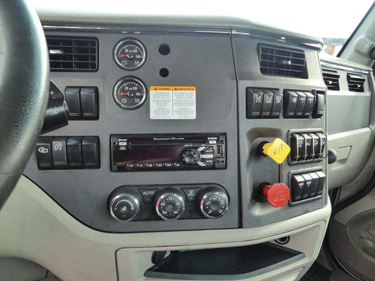 2021-peterbilt-579-image-13