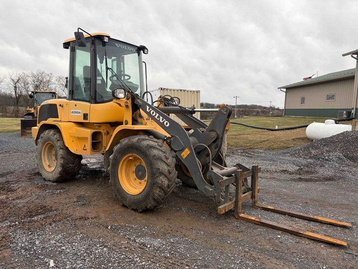 2019-volvo-l30gs-image-3