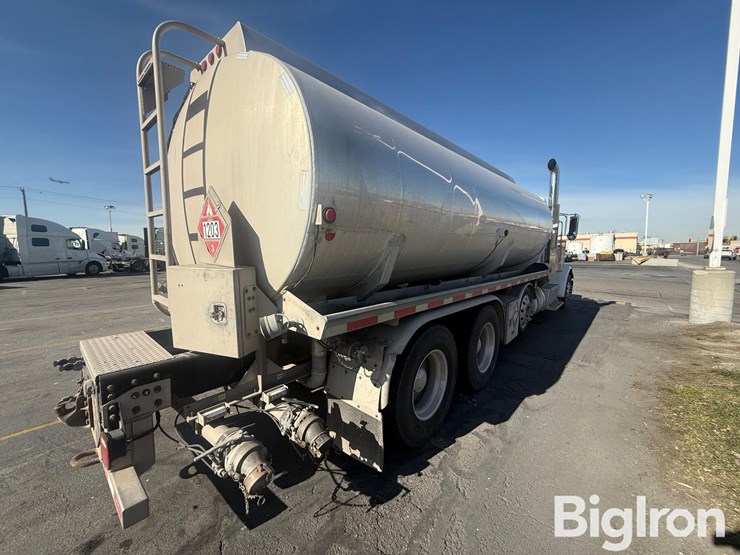 2014-peterbilt-389-image-5