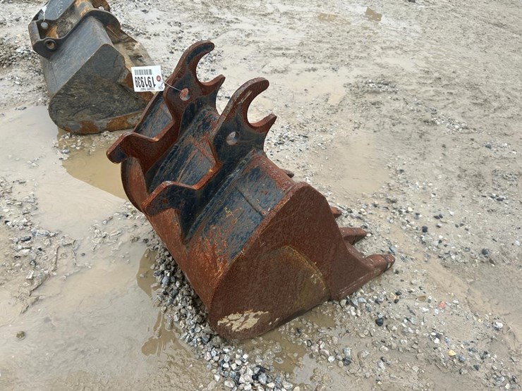 24”-excavator-bucket-image-1