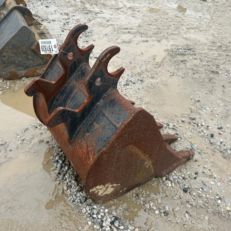 24” Excavator Bucket