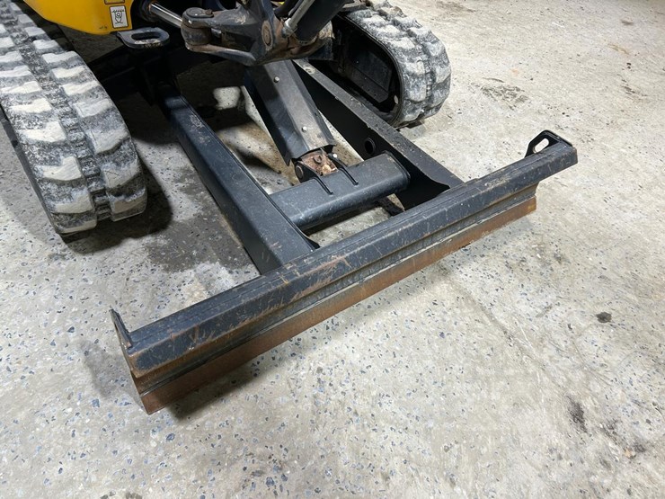 2022-jcb-35z-mini-excavator-image-9