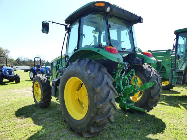 2022-john-deere-5100e-image-4