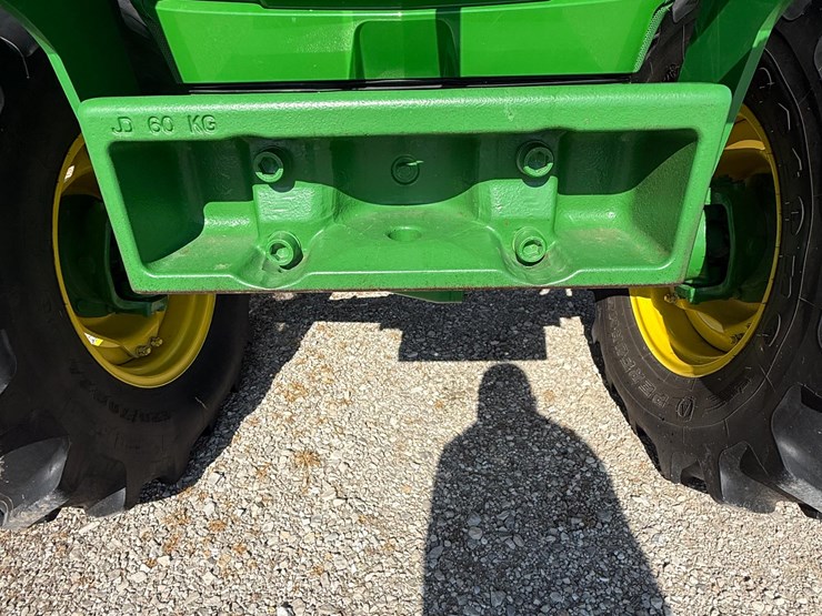 2015-john-deere-6125m-image-10