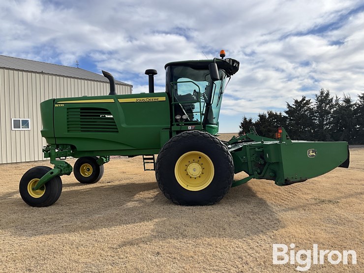 2017-john-deere-w235-image-4