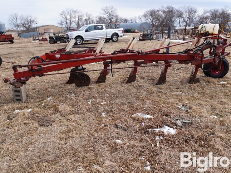 international-710-image-9