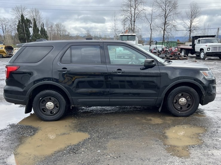 2018-ford-explorer-image-3