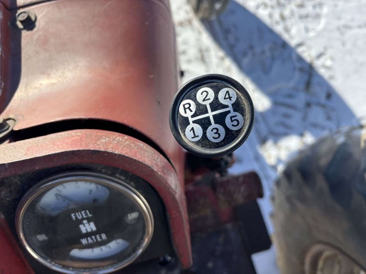 farmall-656-gas-tractor-image-20