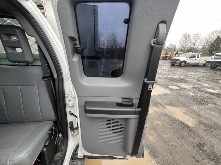 2011-ford-f550-image-29