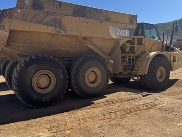 2012-caterpillar-740b-image-9