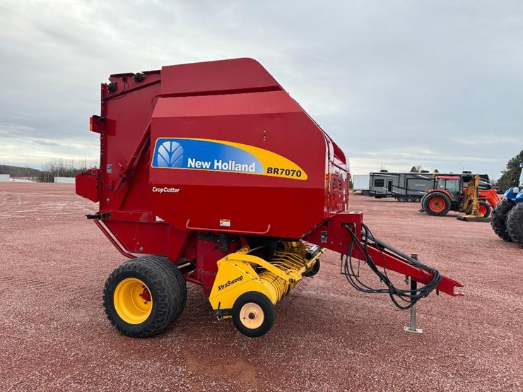 new-holland-br7070-image-3
