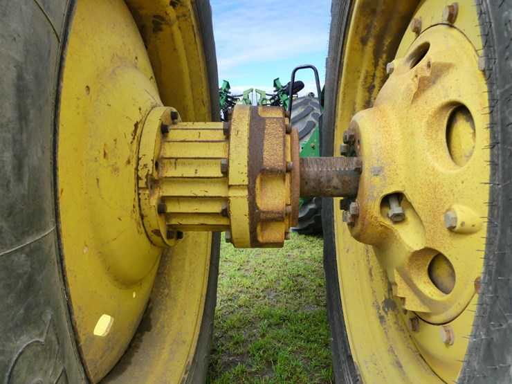 john-deere-8330-image-8