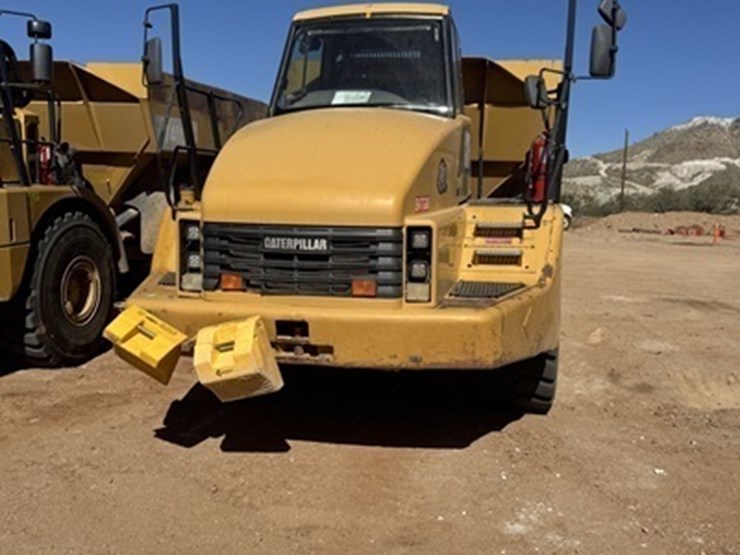 2010-caterpillar-740b-image-1