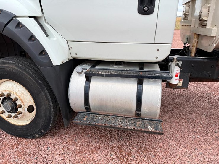 international-7600-image-28