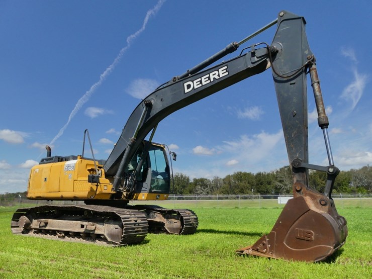 2015-deere-210g-image-1