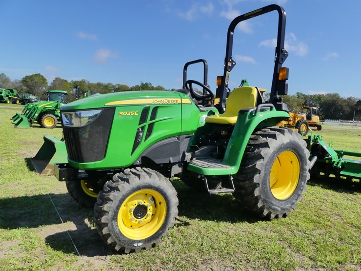 john-deere-3025e-image-1