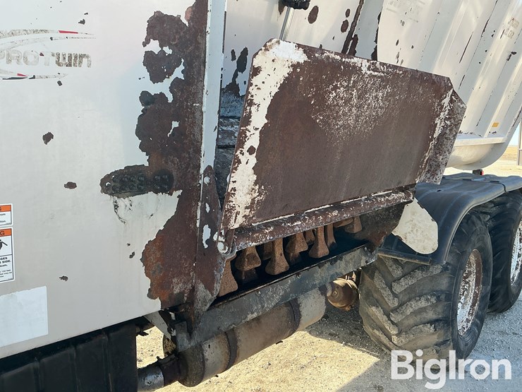 1994-international-2654-t/a-manure-spreader-truck-image-18