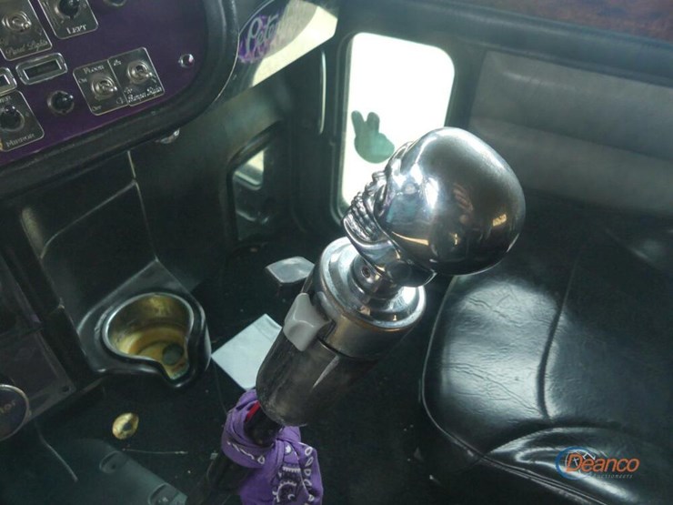 2005-peterbilt-379-image-19