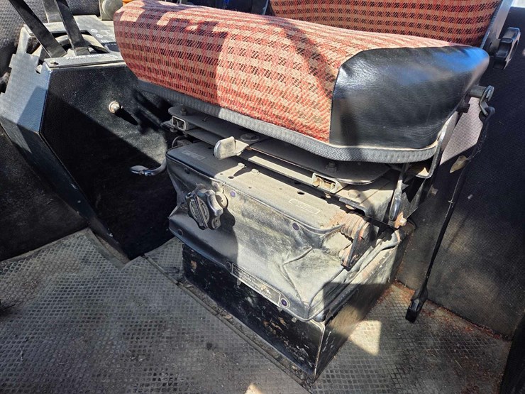 case-2290-tractor-image-22