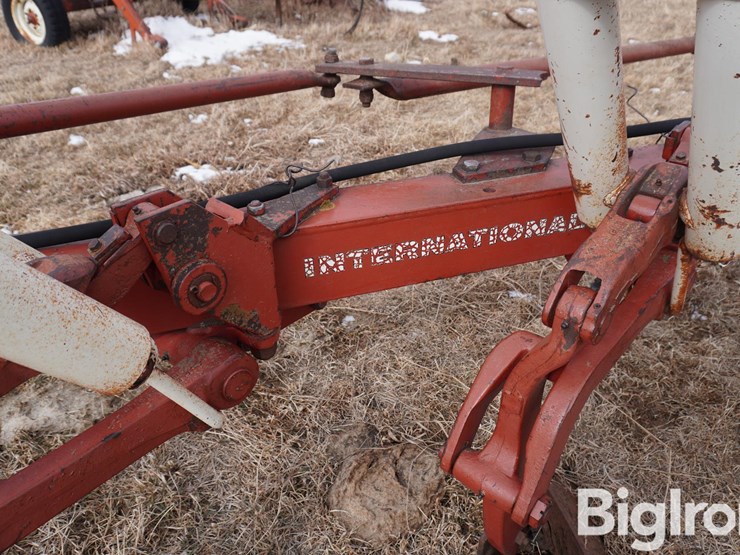 international-710-image-20