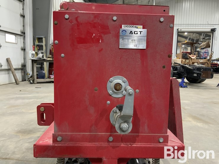 2025-massey-ferguson-730-image-15