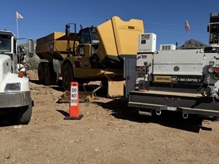 2013-caterpillar-740b-image-3