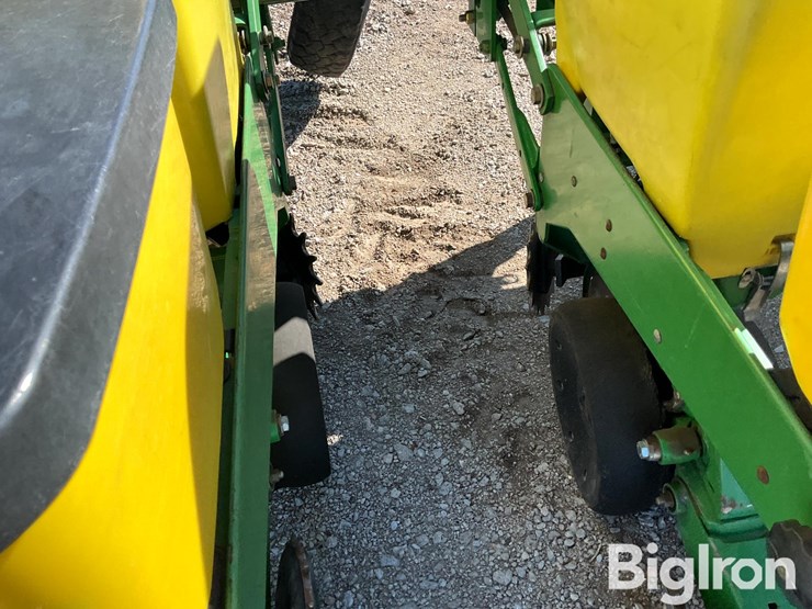 john-deere-7300-image-16