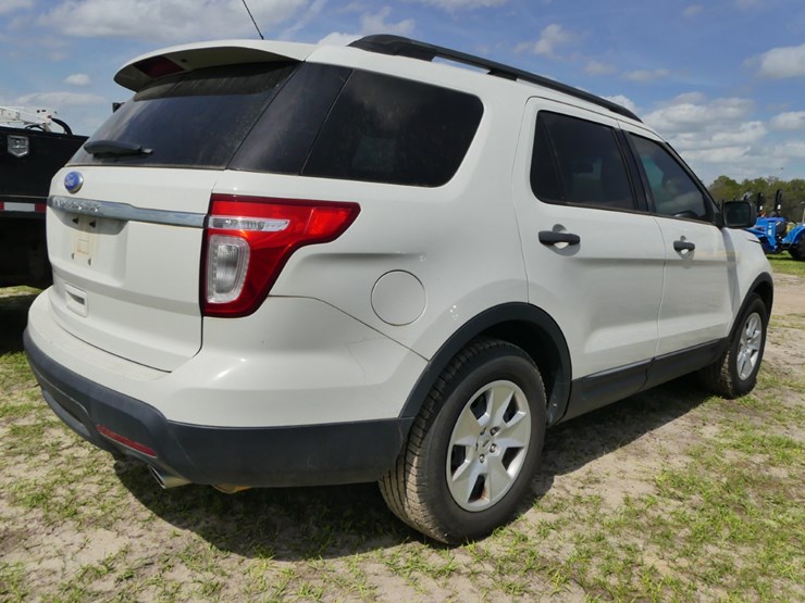2011-ford-explorer-image-3
