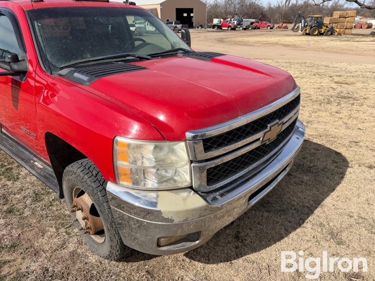 2011-chevrolet-3500-image-19