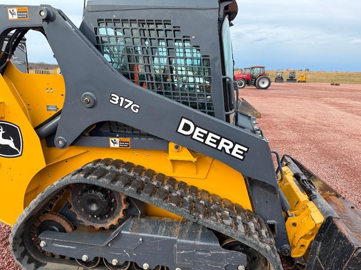 2020-deere-317g-image-24