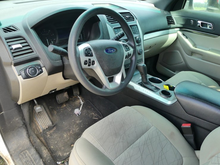 2011-ford-explorer-image-12