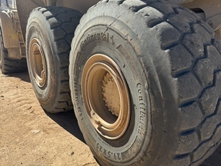 2010-caterpillar-740b-image-9