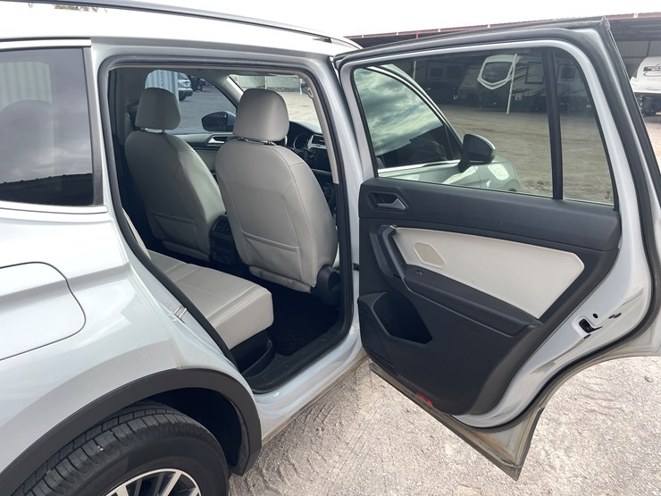 2019-volkswagen-tiguan-se-image-32