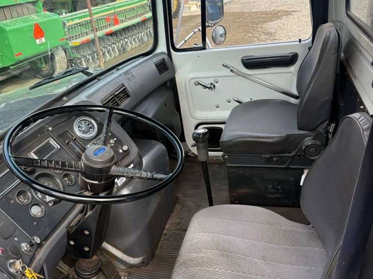 1996-ford-l8000-image-5