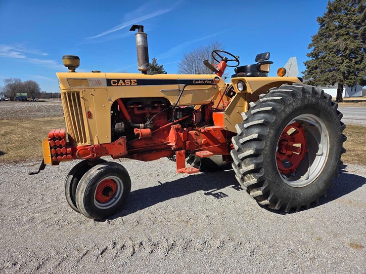 case-730-comfort-king-tractor-image-1